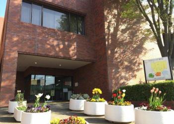 綾瀬市立図書館の写真1