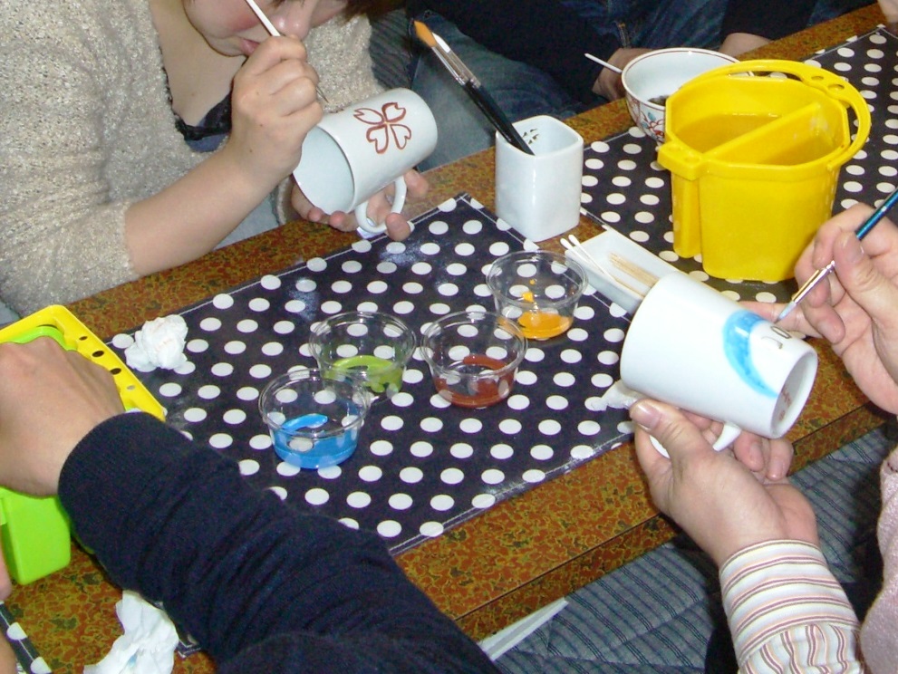 赤絵白磁硯処　雪月花の写真1