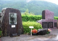 美空ひばりの遺影碑・歌碑