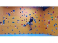 キオラブロズトティ　クライミングジム