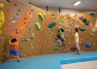 Rockyボルダリングジム(つくば阿見店)