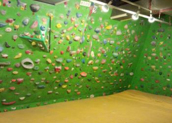 ロッククライミングジムZEN(川崎店)の写真1