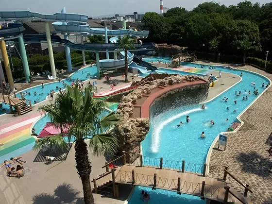 西河原市民プールの写真1