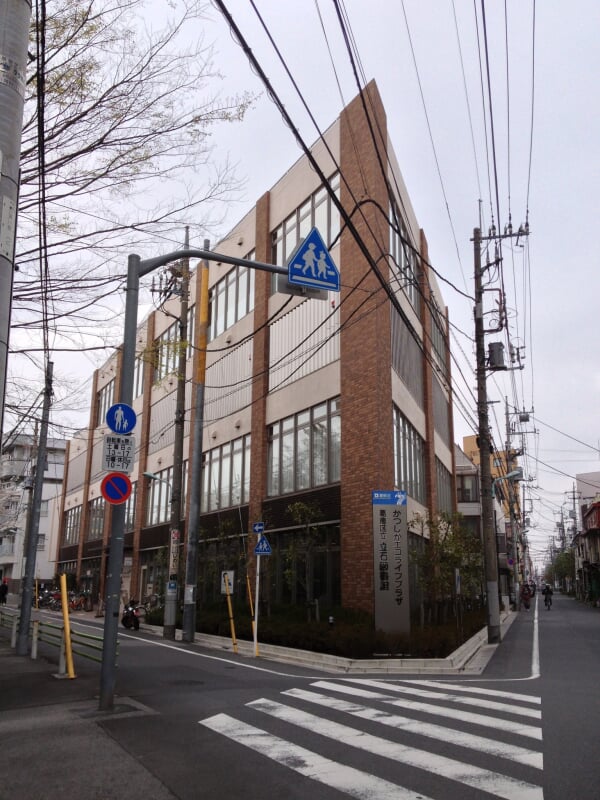 葛飾区立立石図書館の写真1