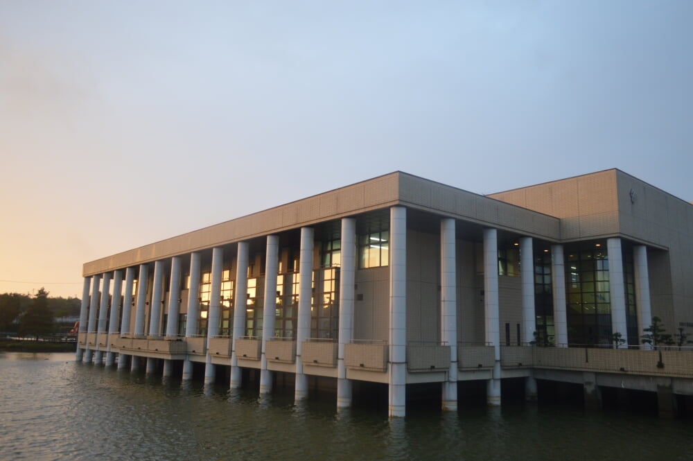 武豊町立図書館の写真2