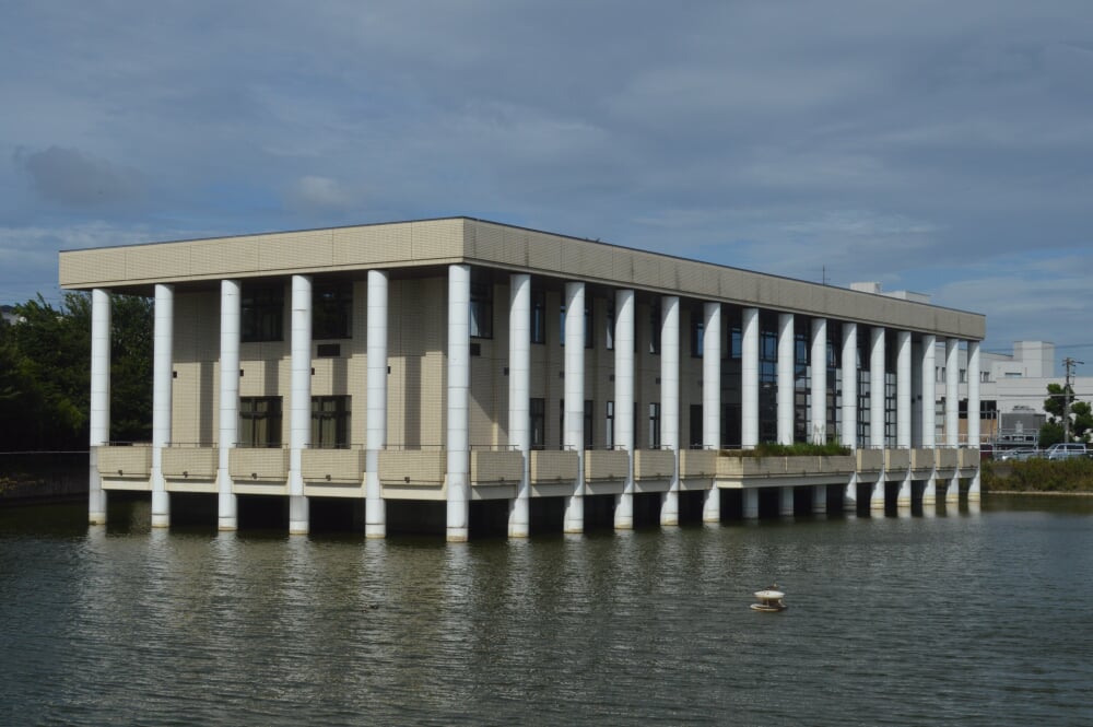 武豊町立図書館の写真7