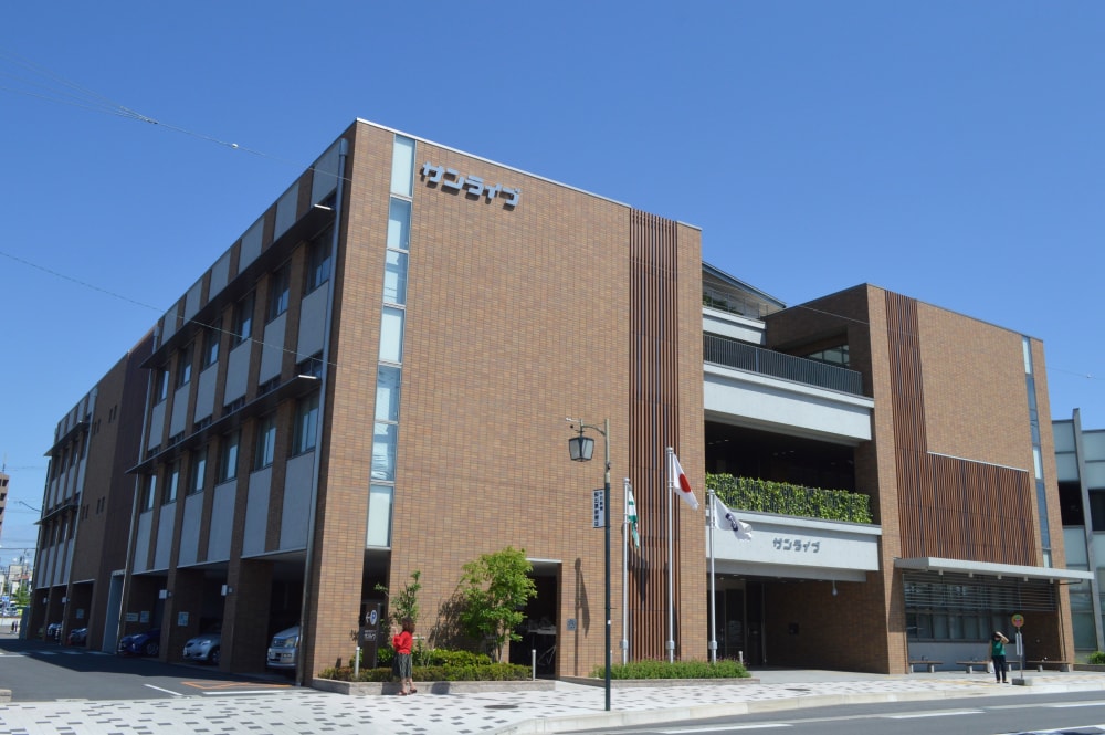 みよし市立中央図書館の写真2