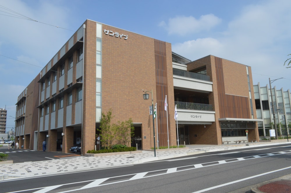 みよし市立中央図書館の写真4