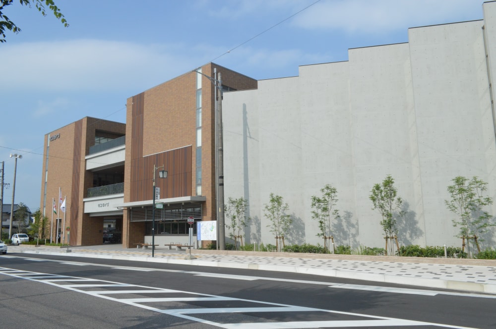 みよし市立中央図書館の写真6