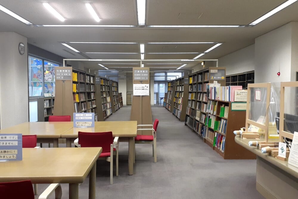 刈谷市中央図書館の写真3
