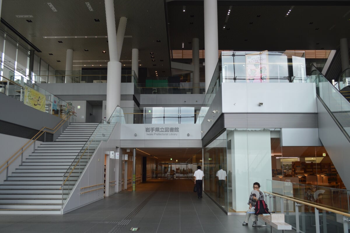 岩手県立図書館の写真2