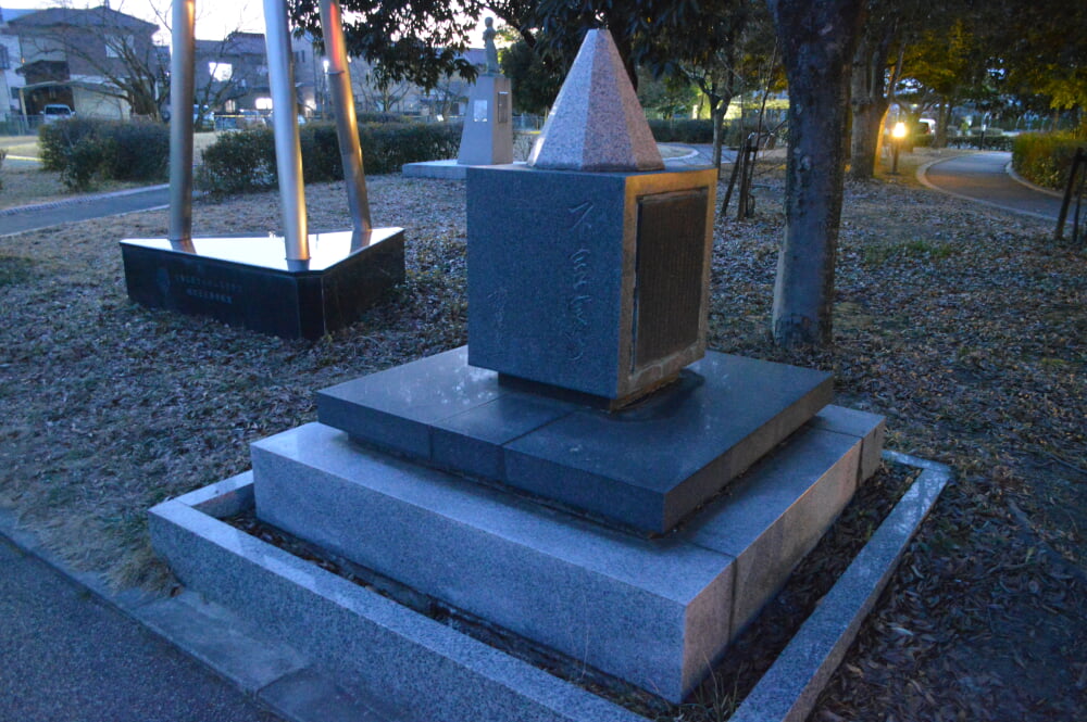 愛西市中央図書館の写真3