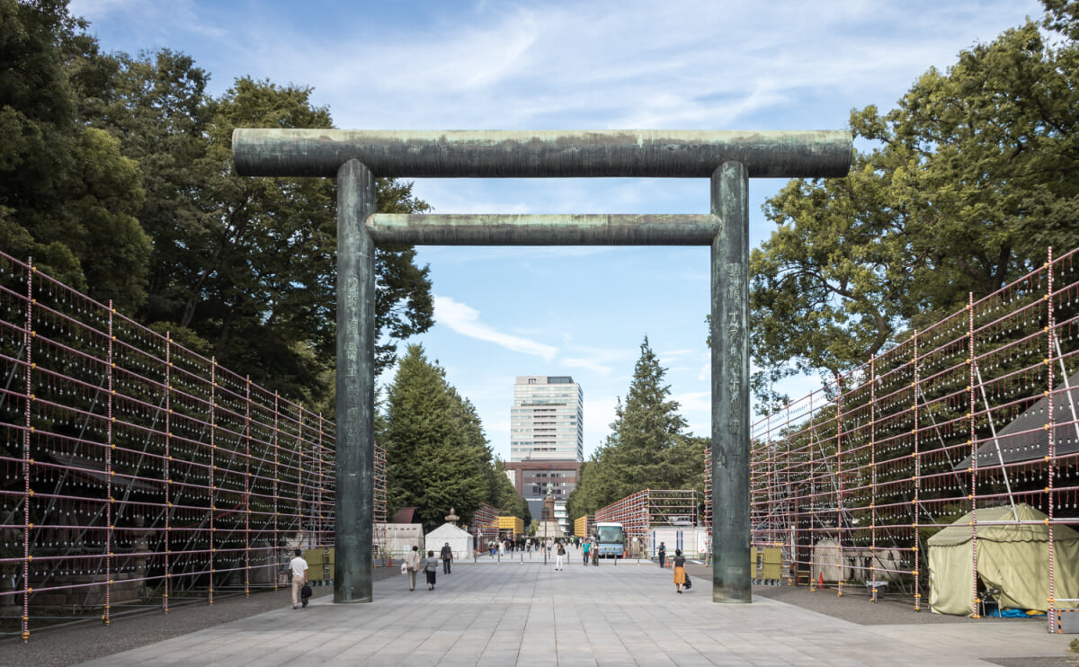 青銅鳥居の写真1