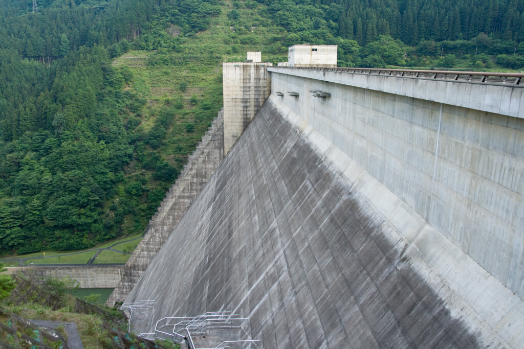 滝沢ダムの写真1