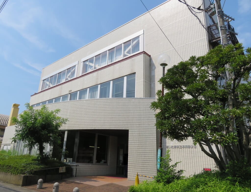 さいたま市立与野図書館の写真1