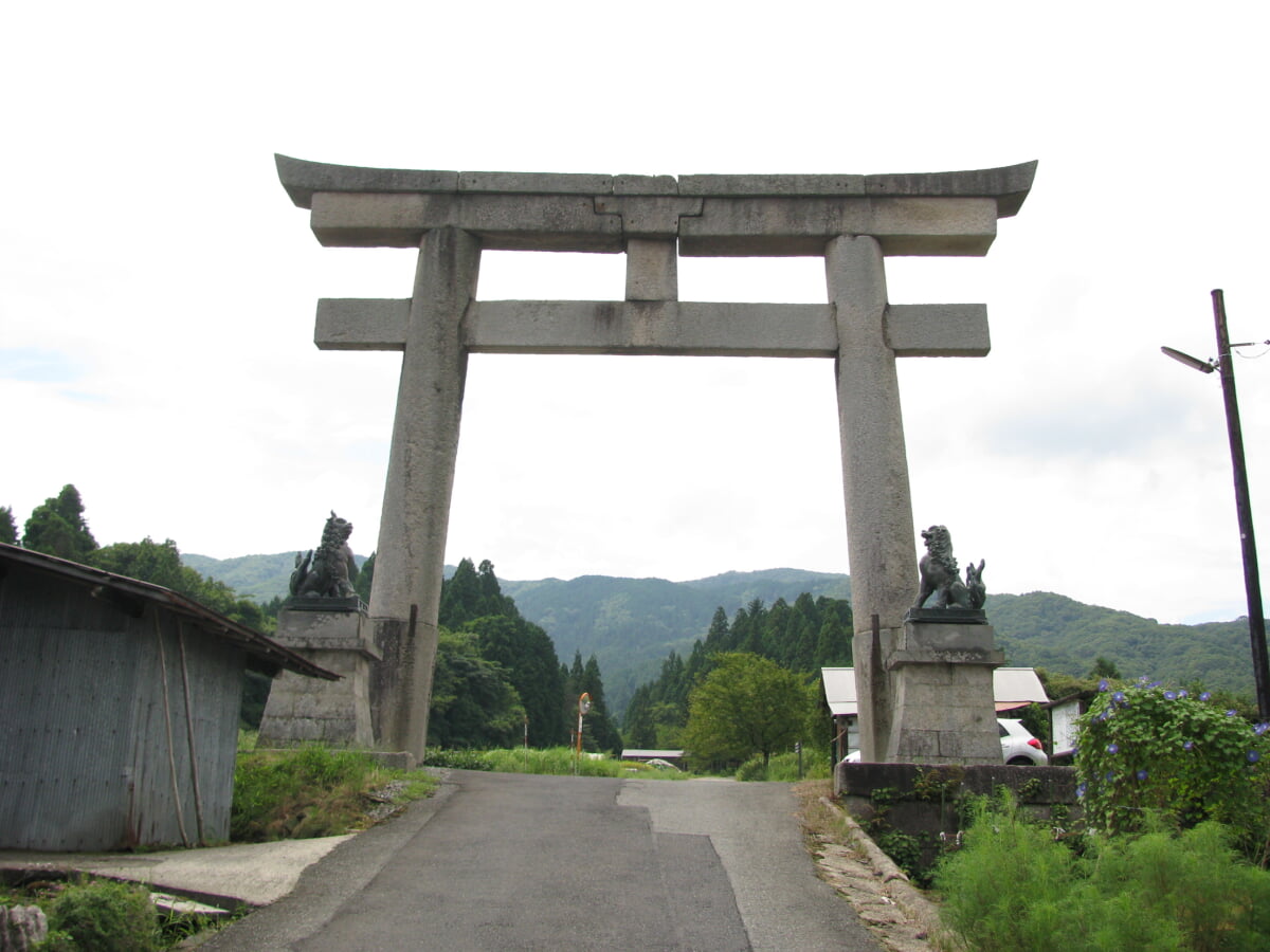茅部神社石鳥居の写真1