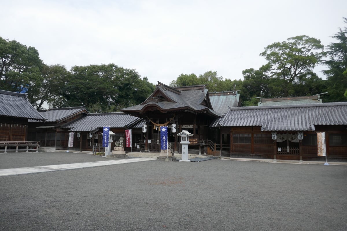 八幡古表神社の写真1