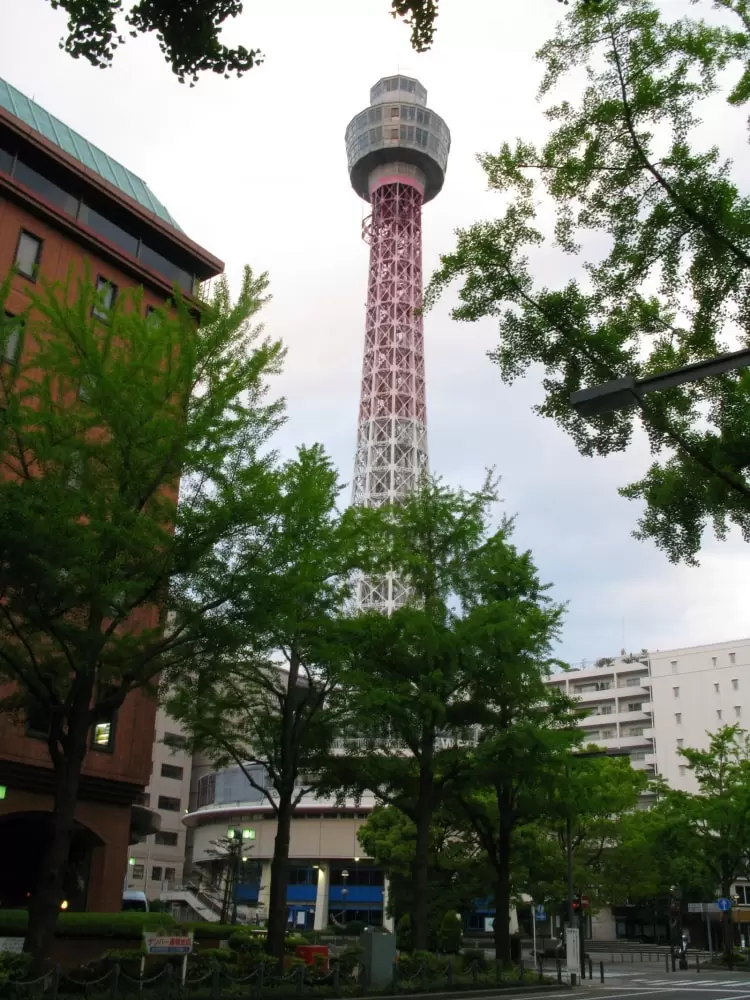 横浜マリンタワーの写真1
