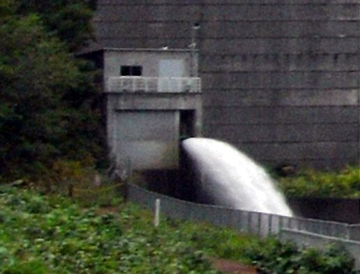 金山ダムの写真2