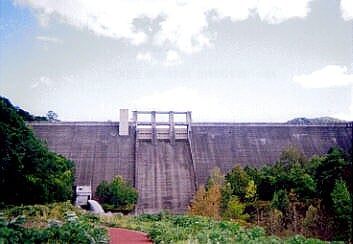 金山ダムの写真3