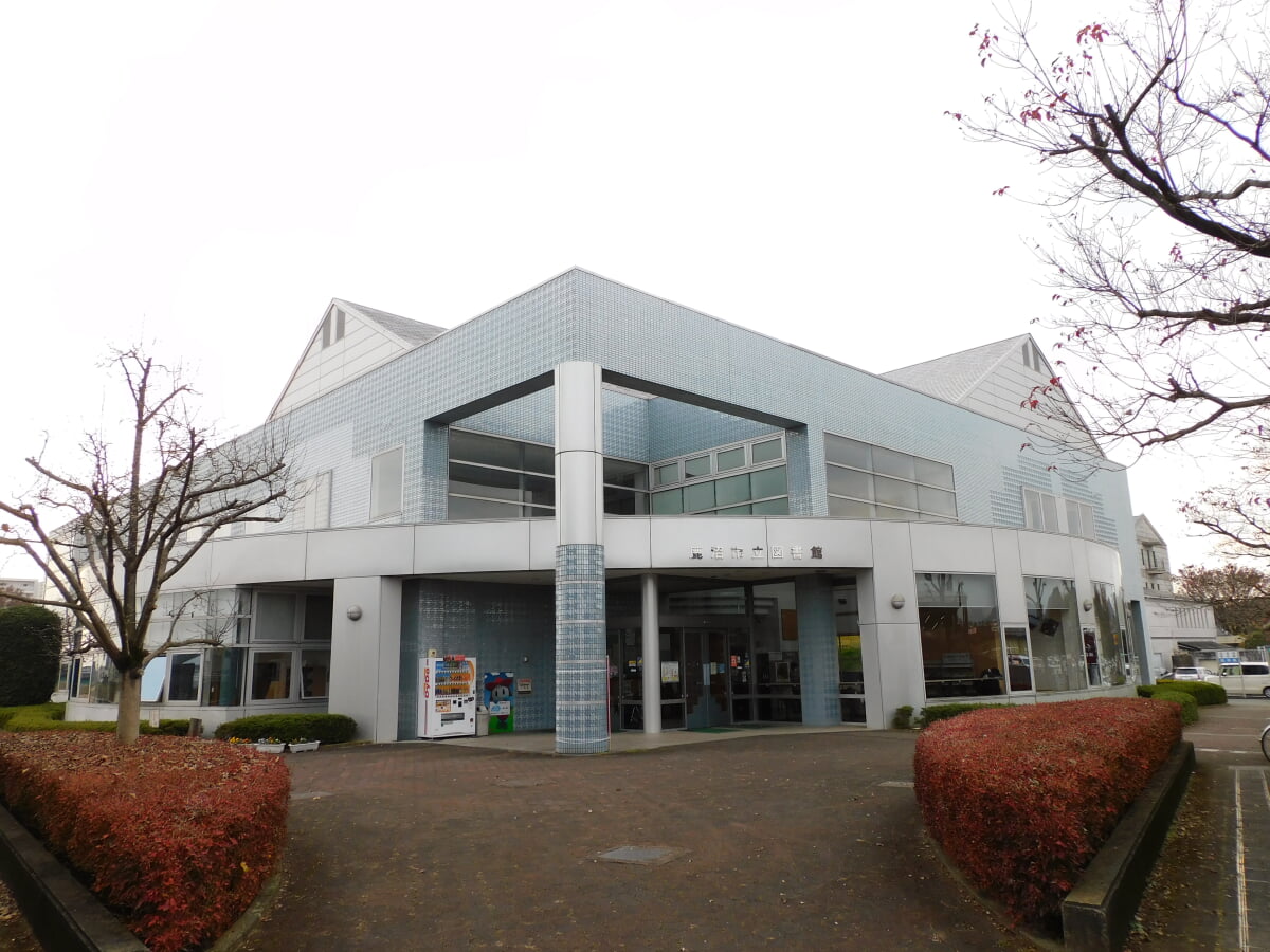鹿沼市立図書館本館の写真1