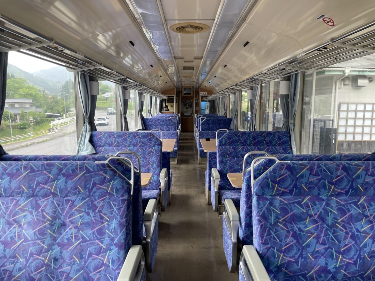 トンネルの駅の写真2