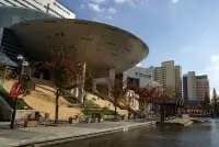 神戸ファッション美術館