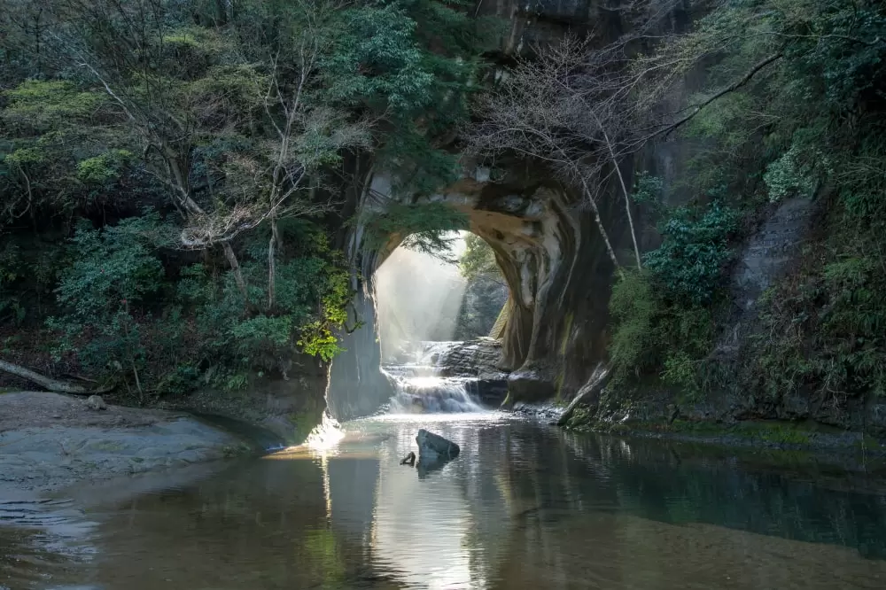 亀岩の洞窟の写真1
