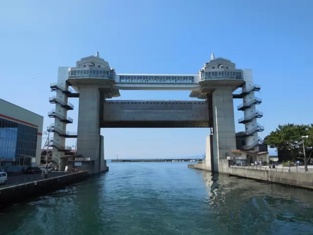 沼津港大型展望水門「びゅうお」の写真1
