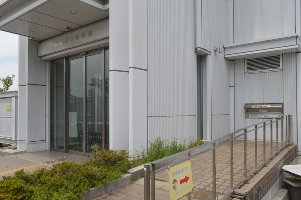 津島市立図書館の写真4