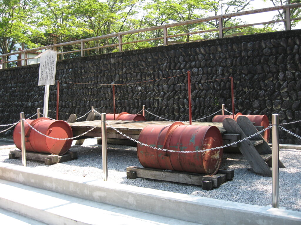 奥多摩湖浮橋 ドラム缶橋の写真3