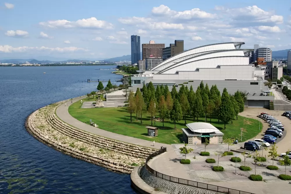 滋賀県立芸術劇場びわ湖ホールの写真1