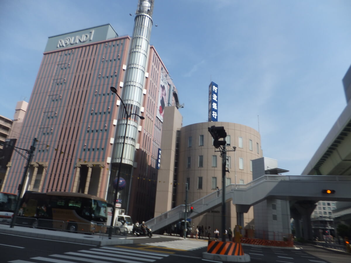 ラウンドワン三宮駅前店の写真1