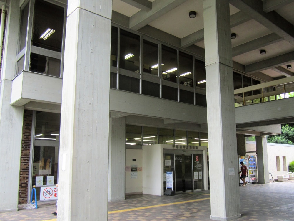 平塚市中央図書館の写真2