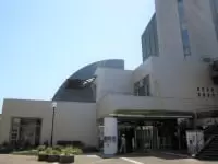 伊勢原市立図書館