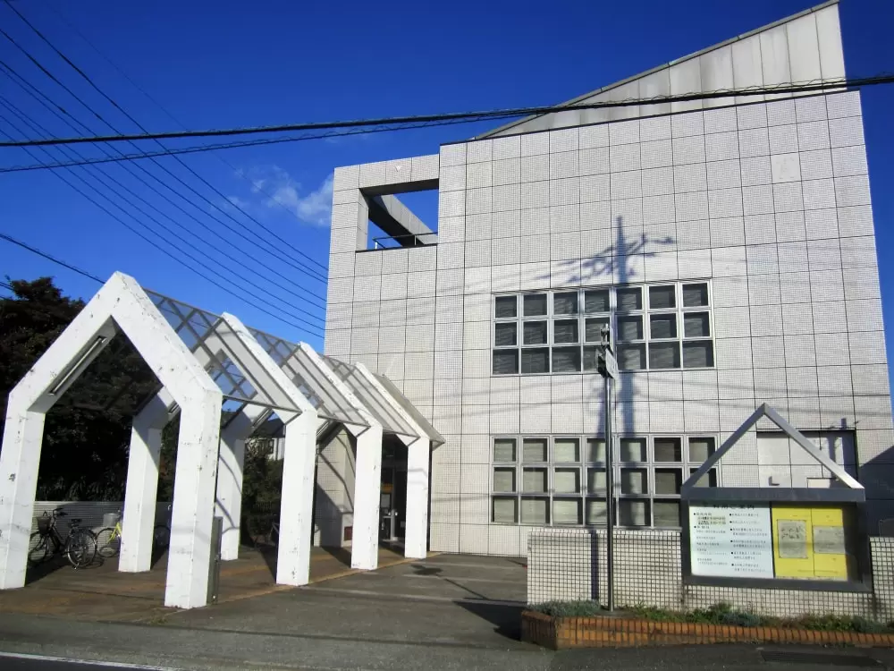 南足柄市立図書館の写真1