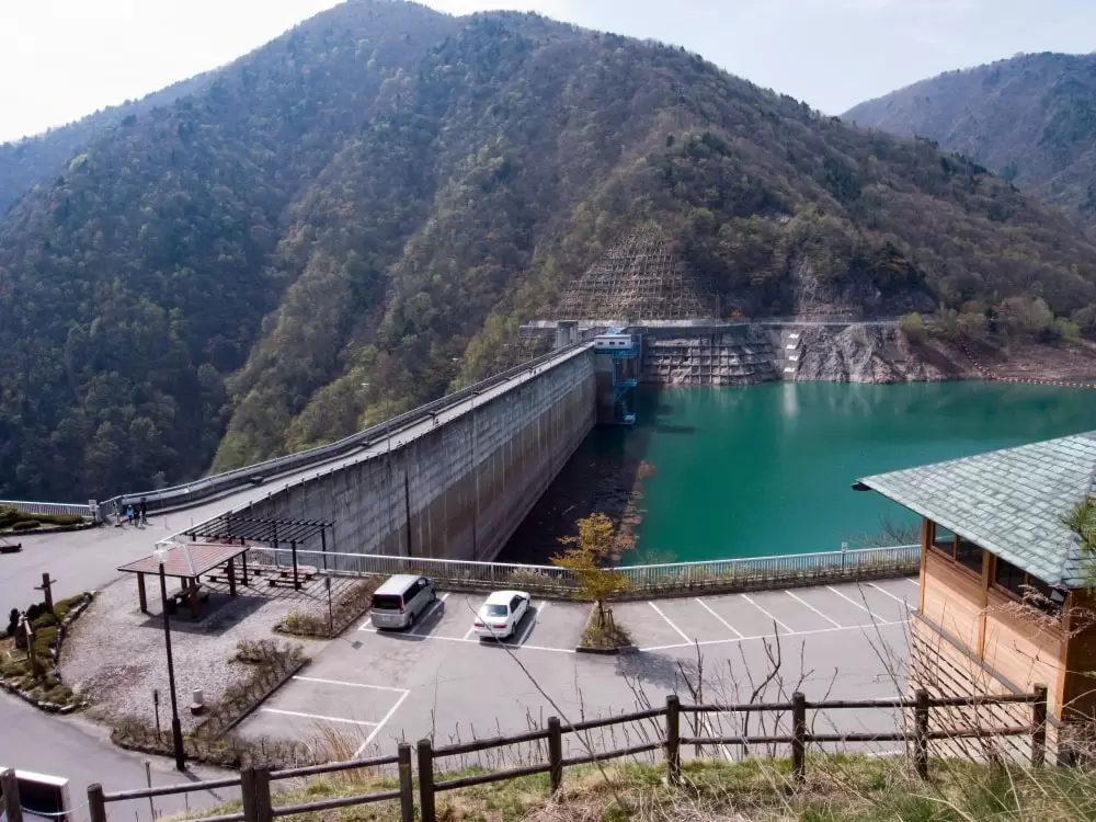 大町ダムの写真1