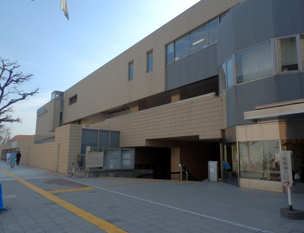 中野区立中央図書館の写真1