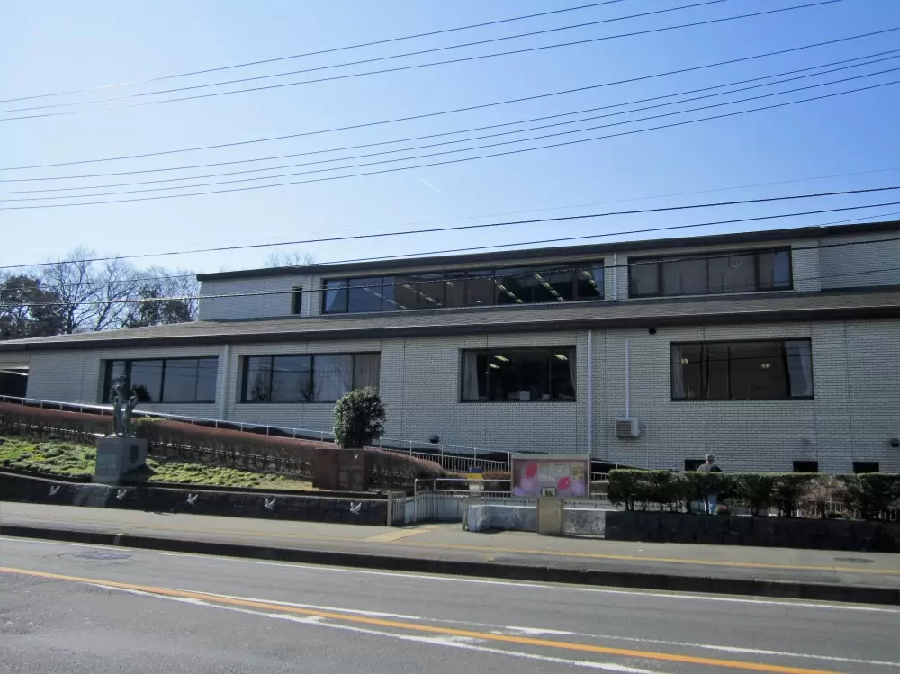 座間市立図書館の写真1