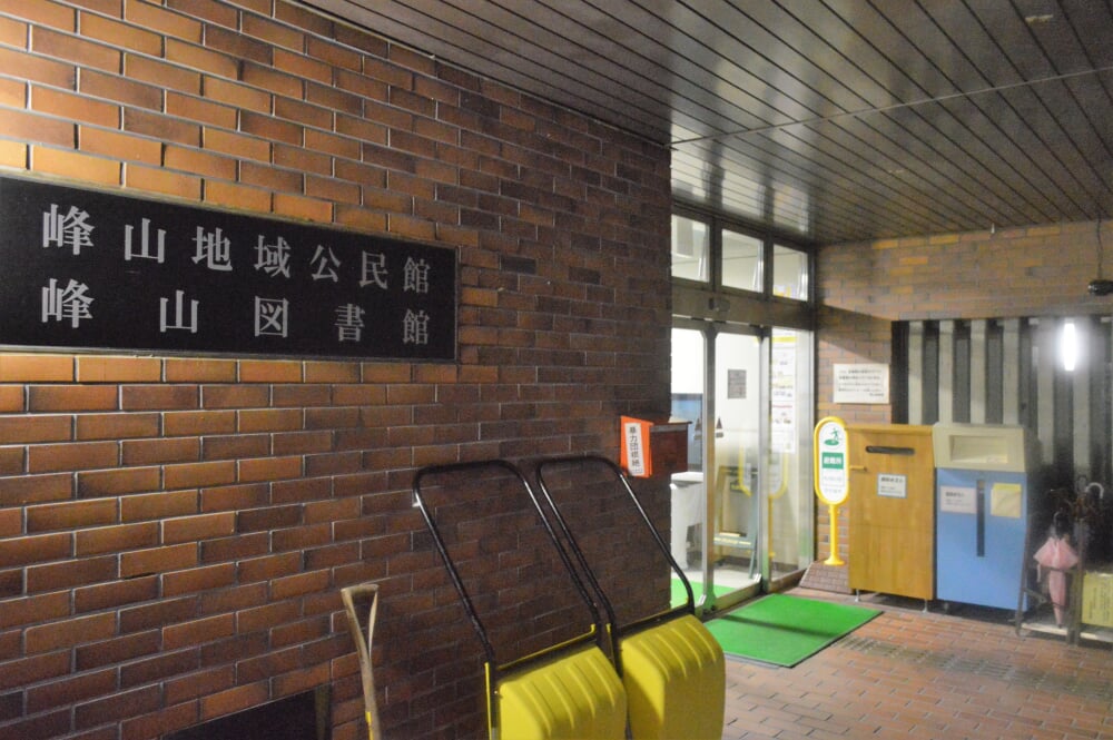 京丹後市立峰山図書館の写真3