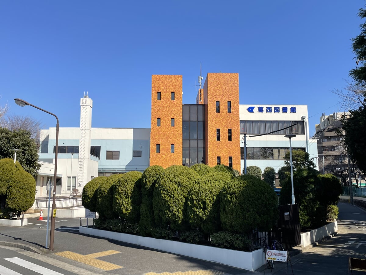 江戸川区立葛西図書館の写真1