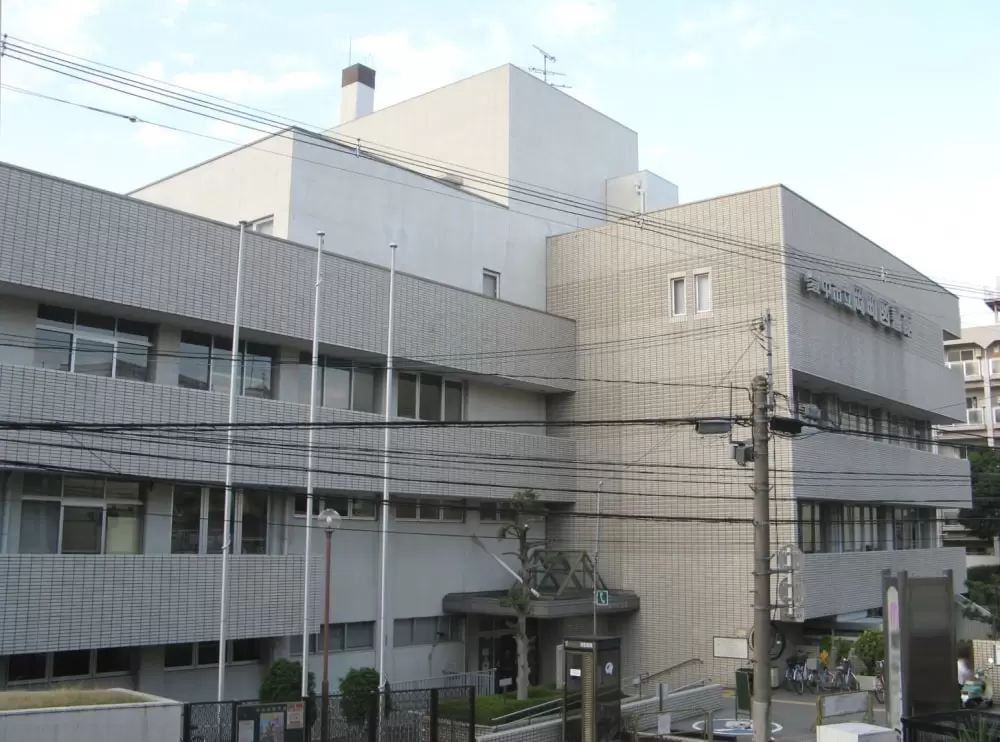 豊中市立岡町図書館の写真1