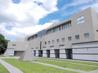 春日市民図書館