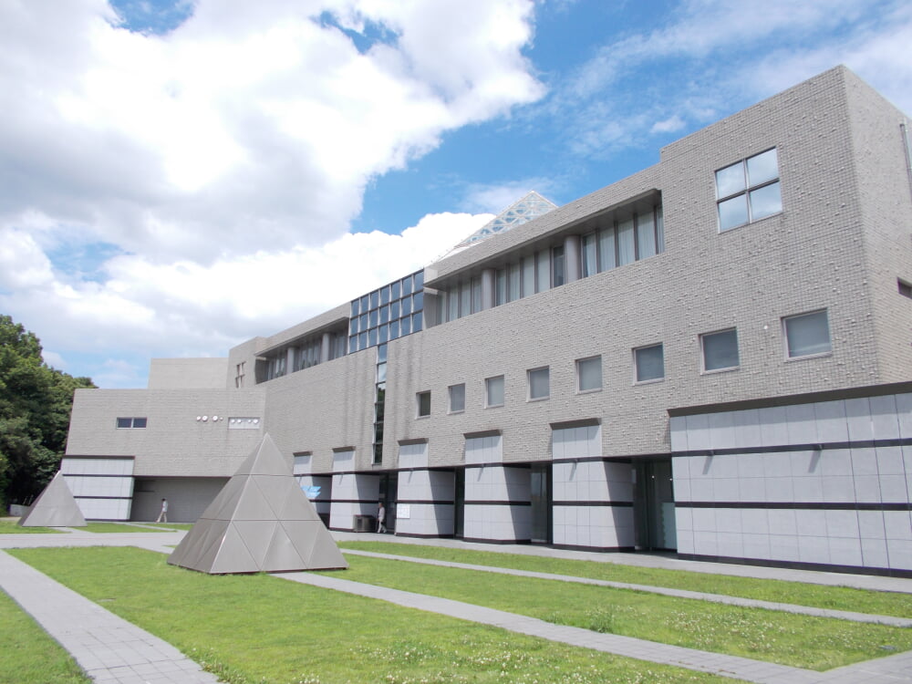 春日市民図書館の写真1