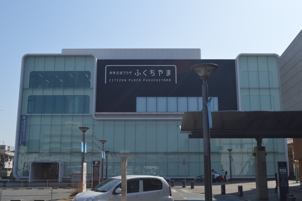 福知山市立図書館中央館の写真1