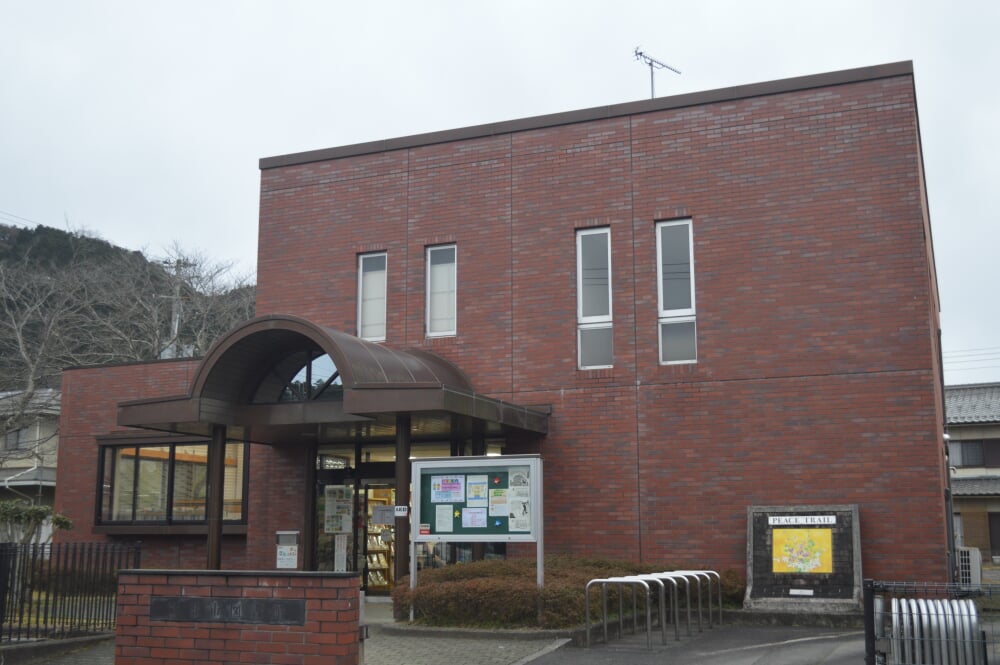 綾部市図書館の写真2