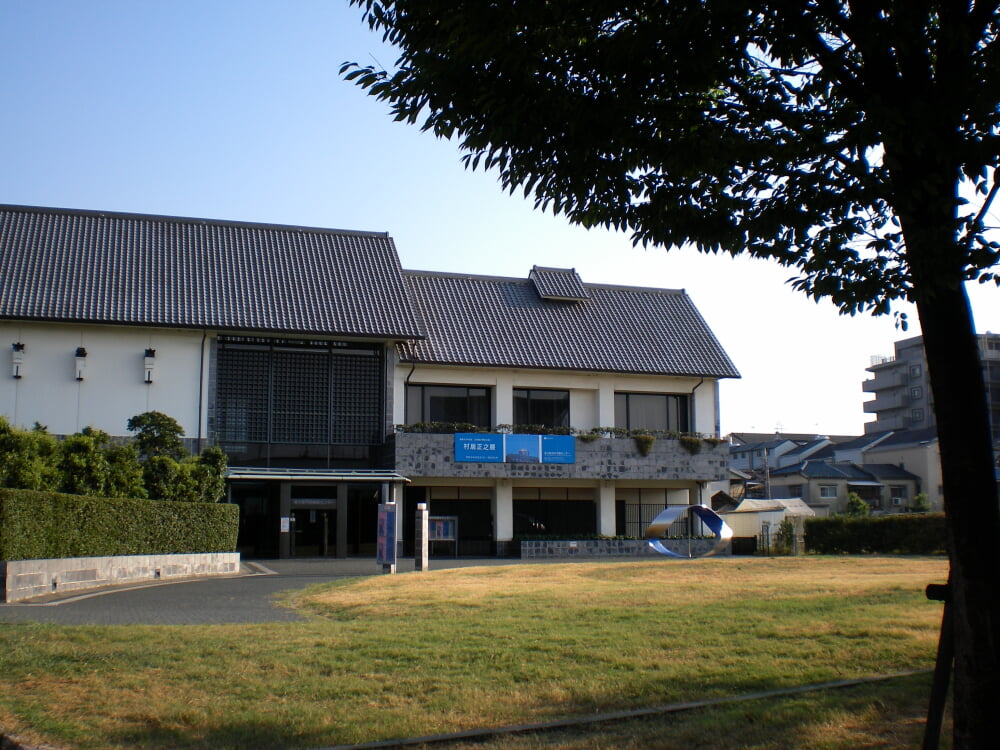 東大阪市民美術センターの写真1