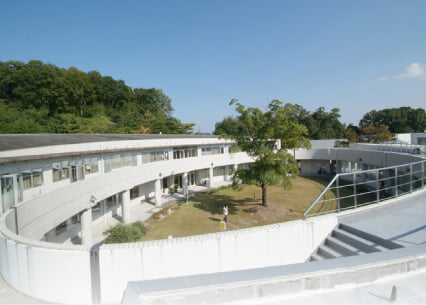 成安造形大学　キャンパスが美術館の写真1