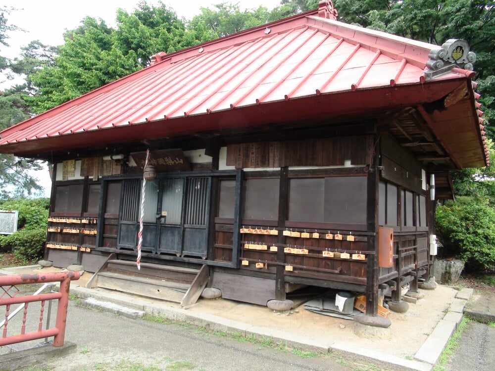 山梨岡神社の写真1