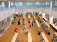 沖縄市立図書館